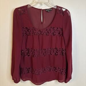 Double Zero women’s medium Burgandy floral crochet blouse